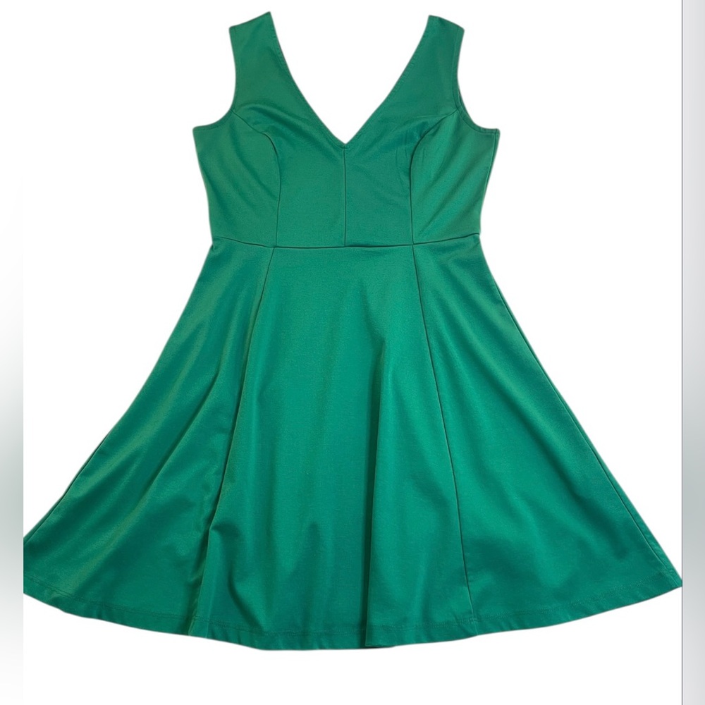 H&M Emerald Green V-neck Fit and Flare MIDI dress Women’s Size Medium